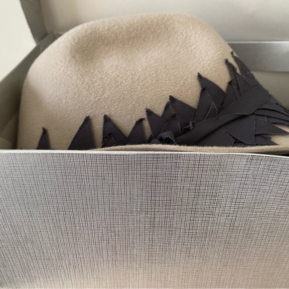 Vintage LOLA Wool Hat 🎩🤩❤️ - Picture 7 of 7